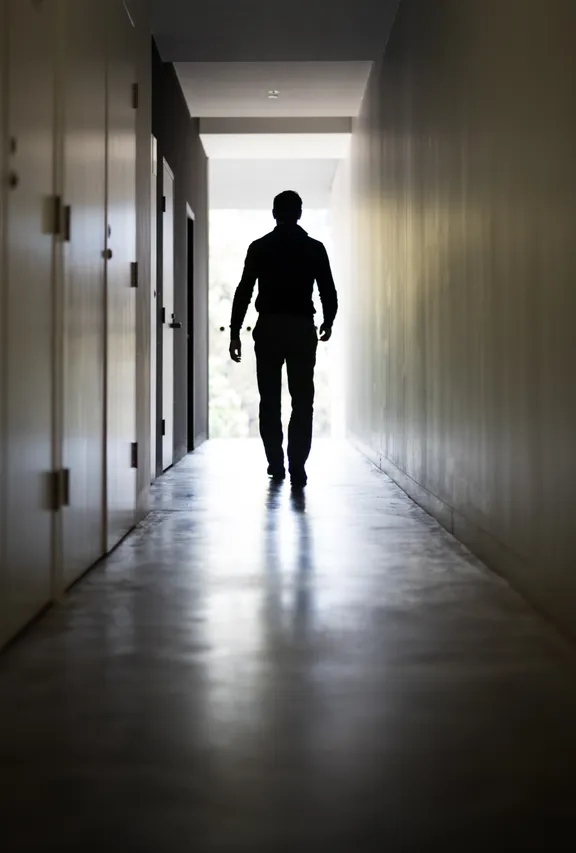 Hombre caminando. | Foto: Shutterstock