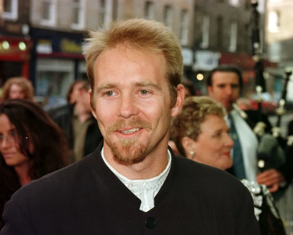 L'acteur Jason Connery à Edimbourg pour la première de Macbeth le 7 mai 1997. | Photo : Getty Images