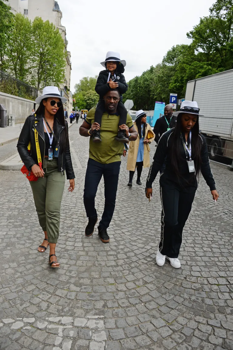 (De gauche à droite) Sabrina Dhowre, Idris Elba, son fils Winston Elba et sa fille Isan Elba assistent au ABB FIA Formula E Qatar Airways Paris E-Prix 2018 le 28 avril 2018 à Paris, France | Photo : Getty Images