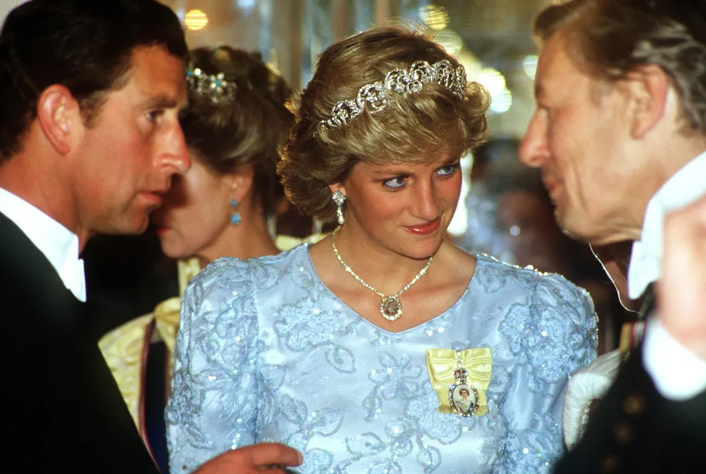 La princesa Diana y el príncipe Charles en el Claridges Hotel, Londres, alrededor de 1987. | Foto: Getty Images