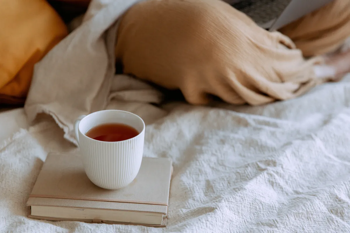 Je me suis fait une tasse de thé et je suis retourné me coucher. | Photo : Pexel