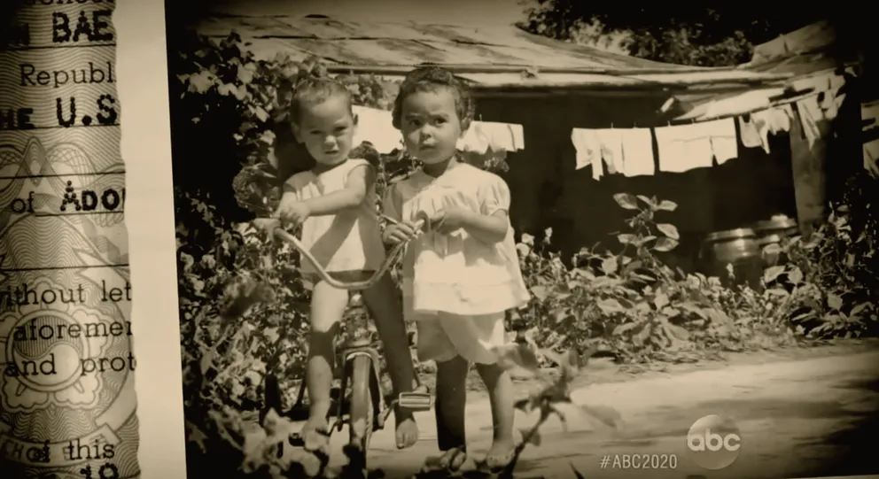 Una foto de la infancia de los gemelos de Thomas y Connie. | Foto: YouTube/ABC News