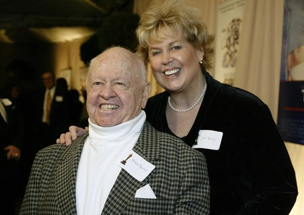 Mickey Rooney et sa femme Jan Chamberlin le 26 février 2004 | Photo : Getty Images