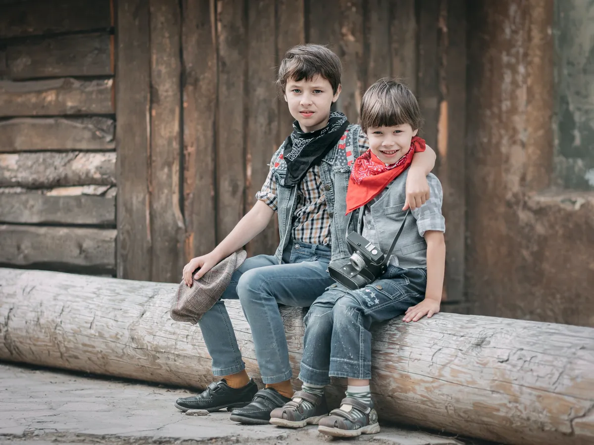 Les jumeaux ressemblaient exactement à Nick | Photo : Pexels
