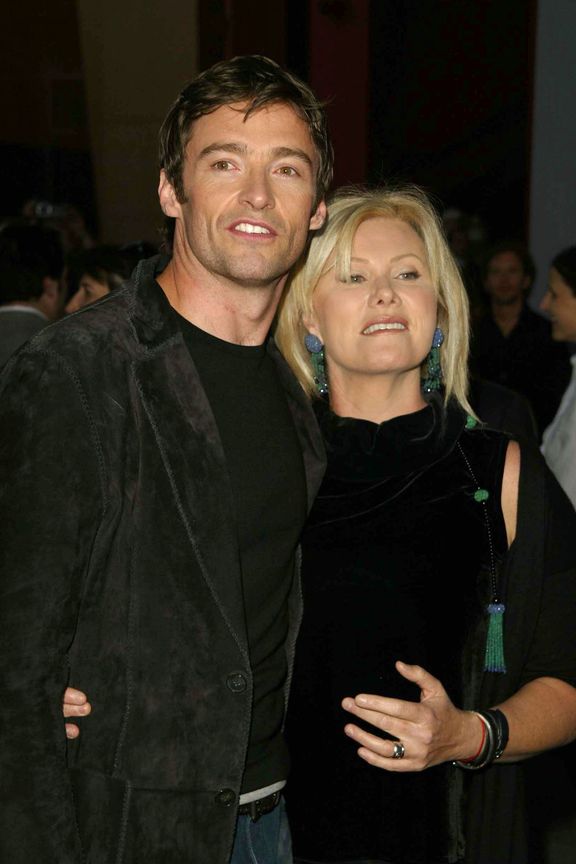 Hugh Jackman y su esposa Deborra-Lee; Estreno de Van Helsing; Anfiteatro Universal, Ciudad Universal en 2004. | Foto: Getty Images