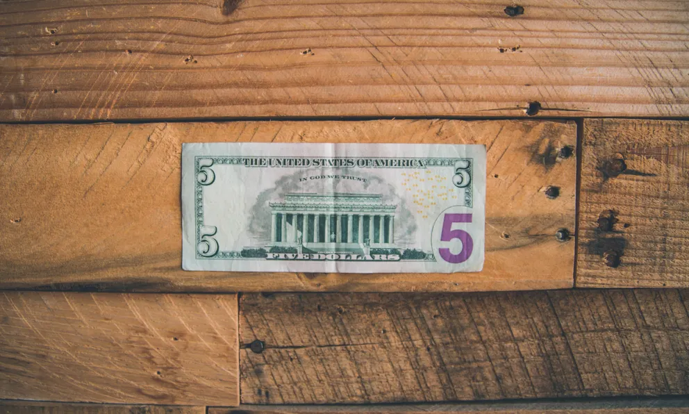 Billete de cinco dólares. | Foto: Unsplash