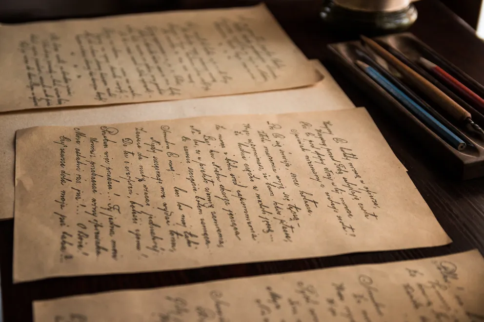 Joseph a trouvé une vieille lettre écrite de la main de son père. | Source : Pexels