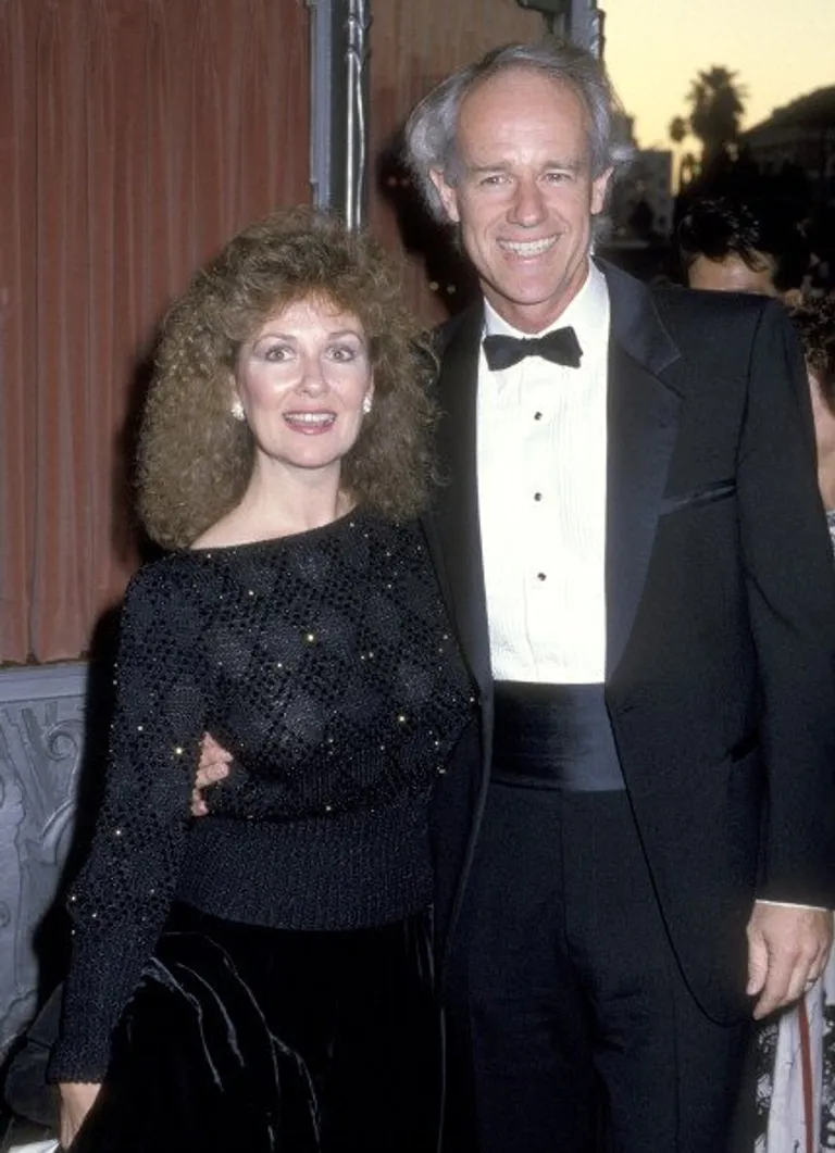 Shelley Fabares et Mike Farrell lors du deuxième gala annuel "Commitment to Life" le 20 septembre 1986. | Photo : Getty Images