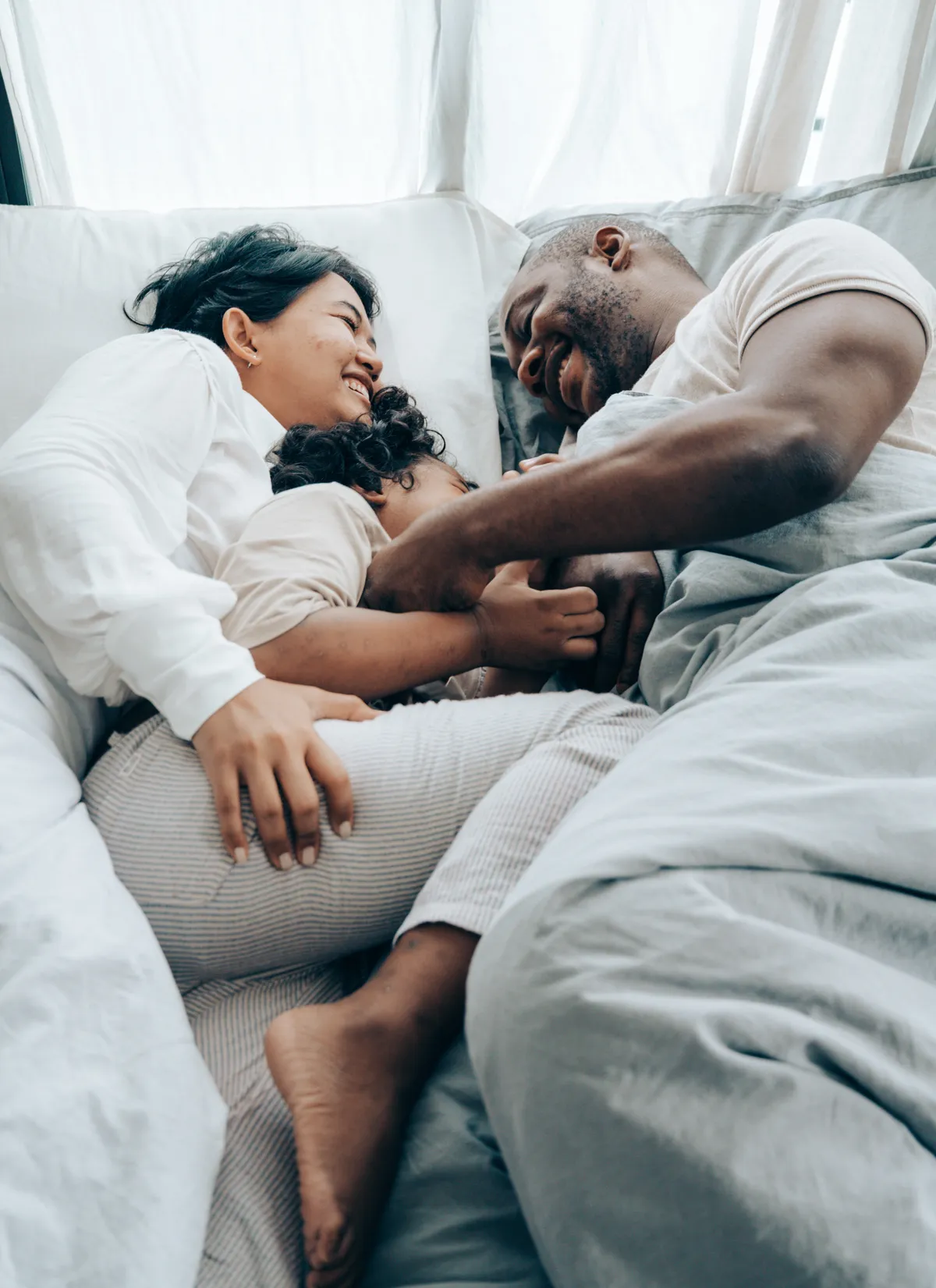 Des familles au lit. | Photo : Unsplash