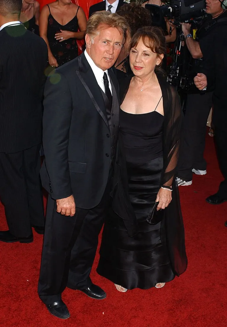 Martin Sheen et Janet Sheen lors de la 56e cérémonie annuelle des Primetime Emmy Awards | Photo : Getty Images