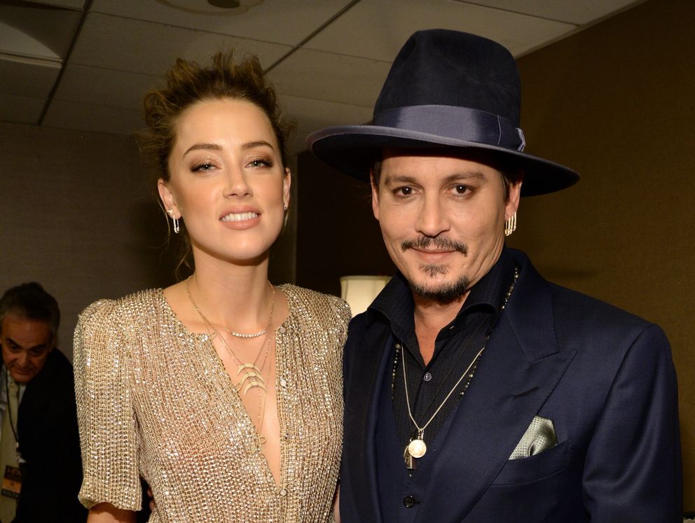 Amber Heard y Johnny Depp durante la 19ª edición de los Hollywood Film Awards en el Hotel Beverly Hilton el 1 de noviembre de 2015. | Fuente: Getty Images