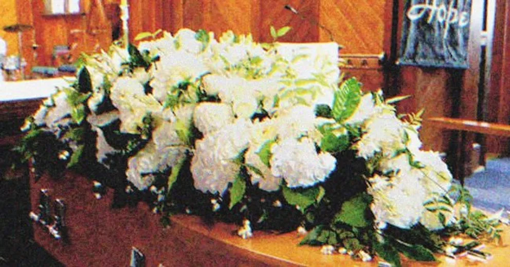 Carl était dans un cercueil fermé pendant les funérailles. | Photo : Shutterstock