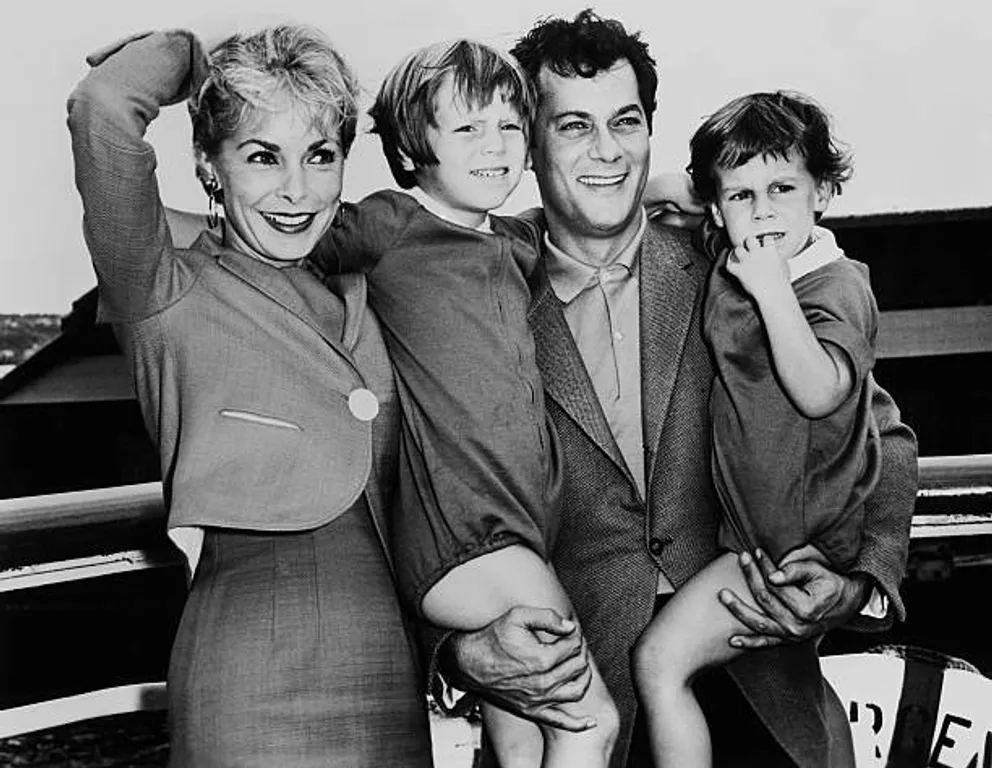 Tony Curtis, Janet Leigh and their two daughters Kelly and Jaimie Lee |  Source: Getty Images