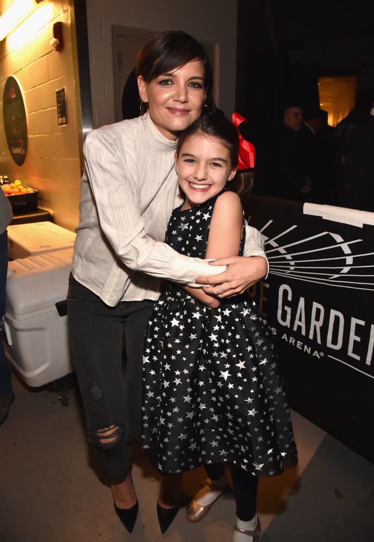 L'actrice Katie Holmes et sa fille Suri le 8 décembre 2017 à New York | Source : Getty Images