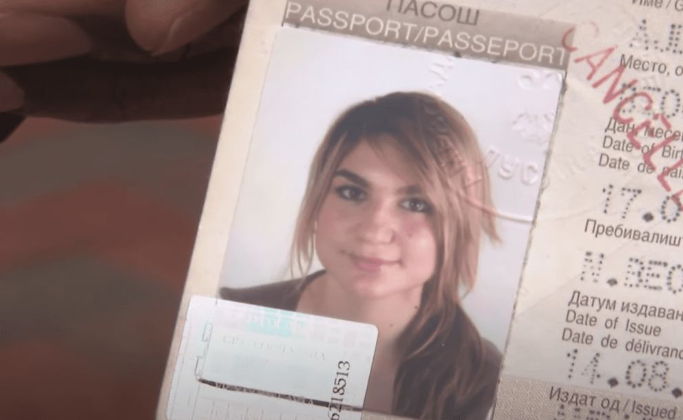 El pasaporte de Ayda Zugay. | Foto: Youtube.com/CBS Boston