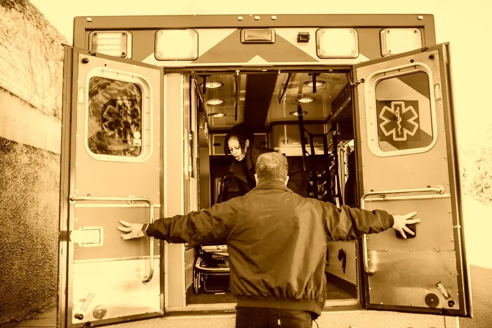 L'ambulance a emmené sa femme. | Source : Pexels