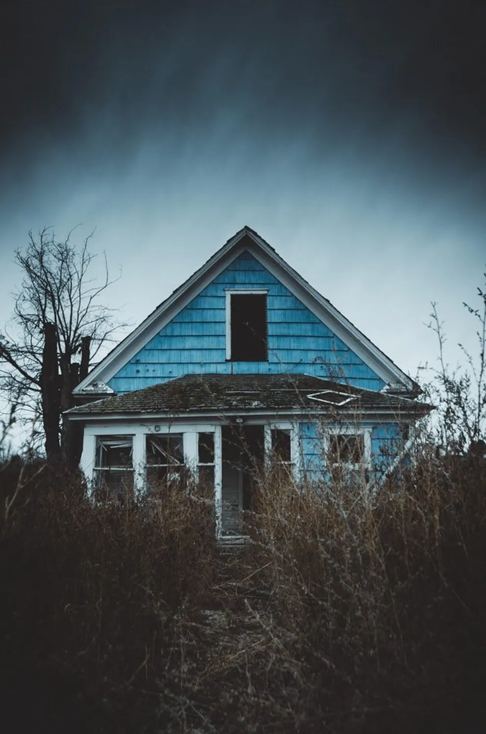 Casa vieja y descuidada. │Foto: Unsplash
