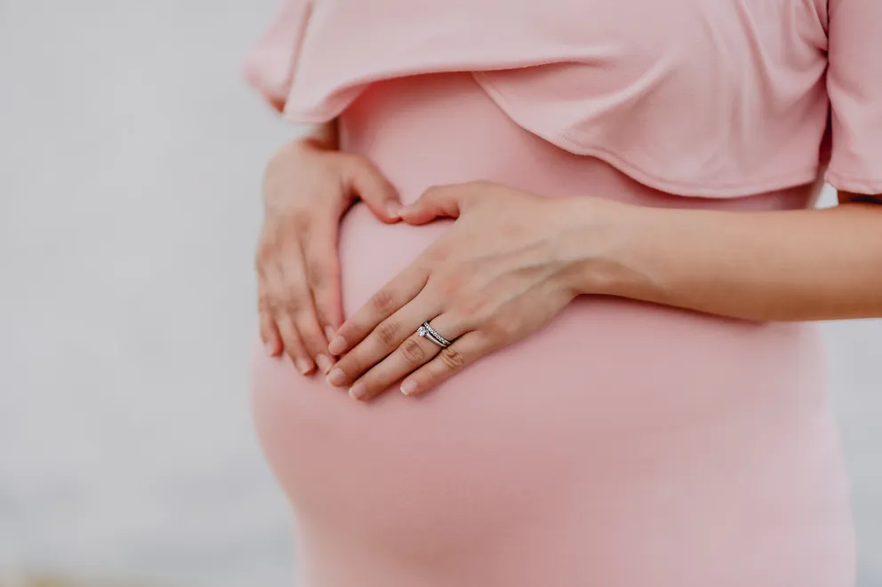 Elora n'avait que 16 ans lorsqu'elle est tombée enceinte | Photo : Pexels
