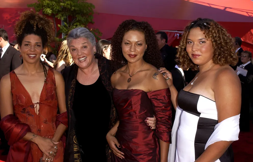 Tyne Daly et ses filles lors de la 54e édition des Primetime Emmy Awards | Photo : Getty Images