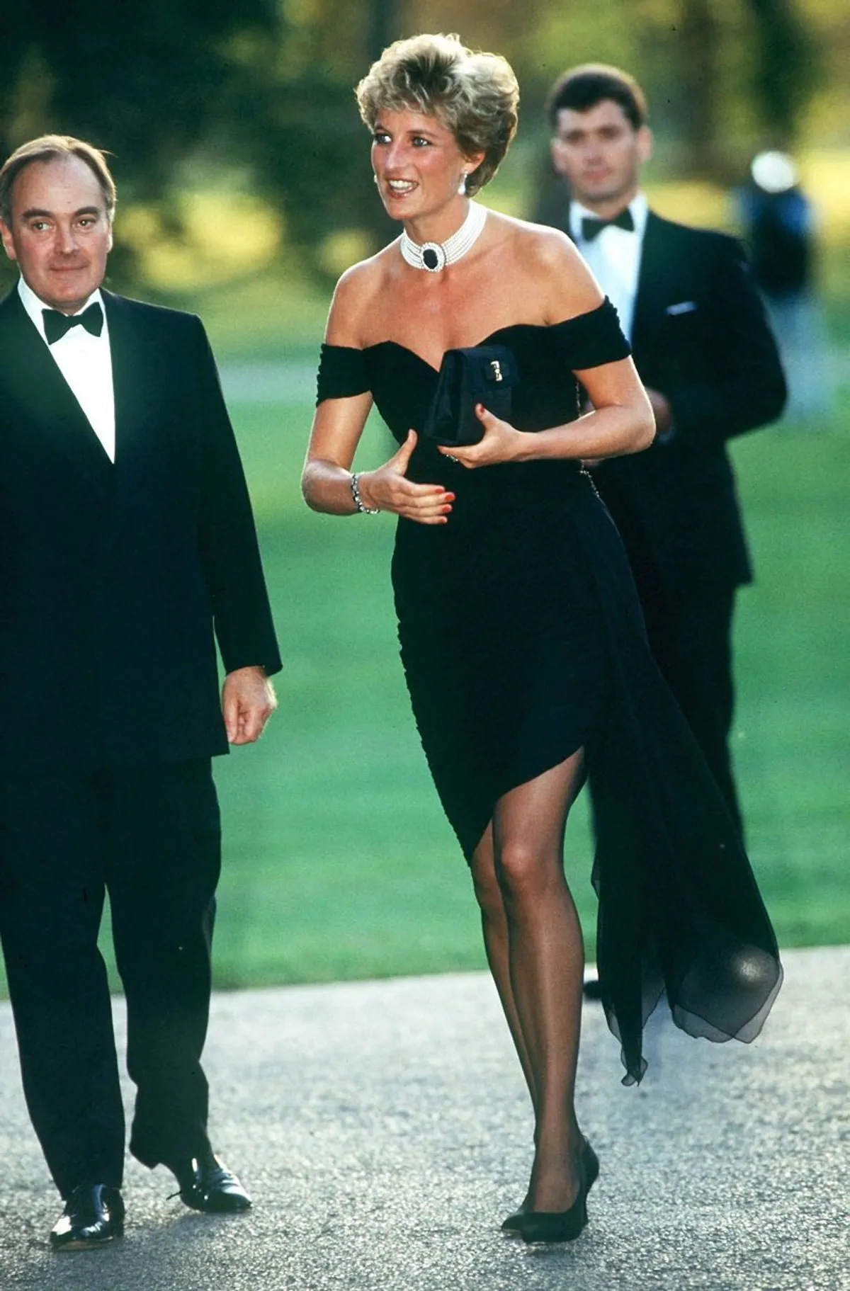 La Princesse Diana portant "la robe de la vengeance" à la Serpentine Gallery à Londres le 29 juin 1994 | Photo : Getty Images