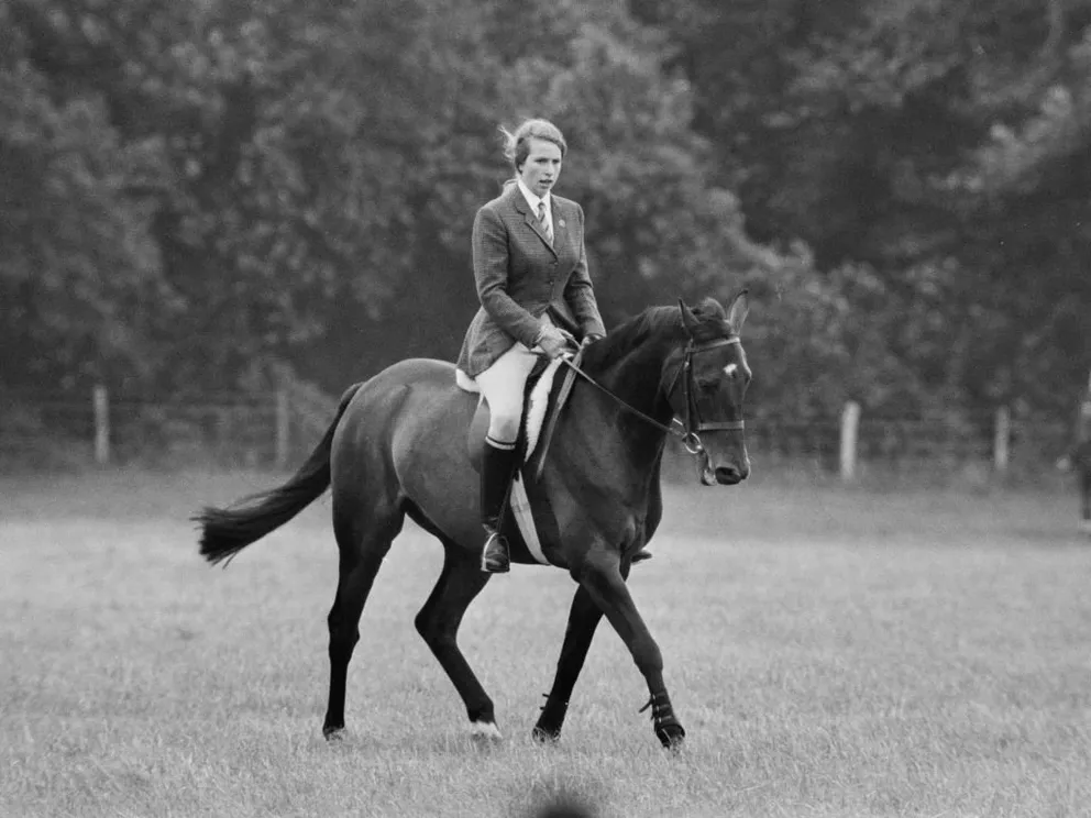 La princesse Anne sur le cheval Purple Star lors du concours hippique d'Eridge, dans le Kent, le 3 août 1968. | Source : Getty Images