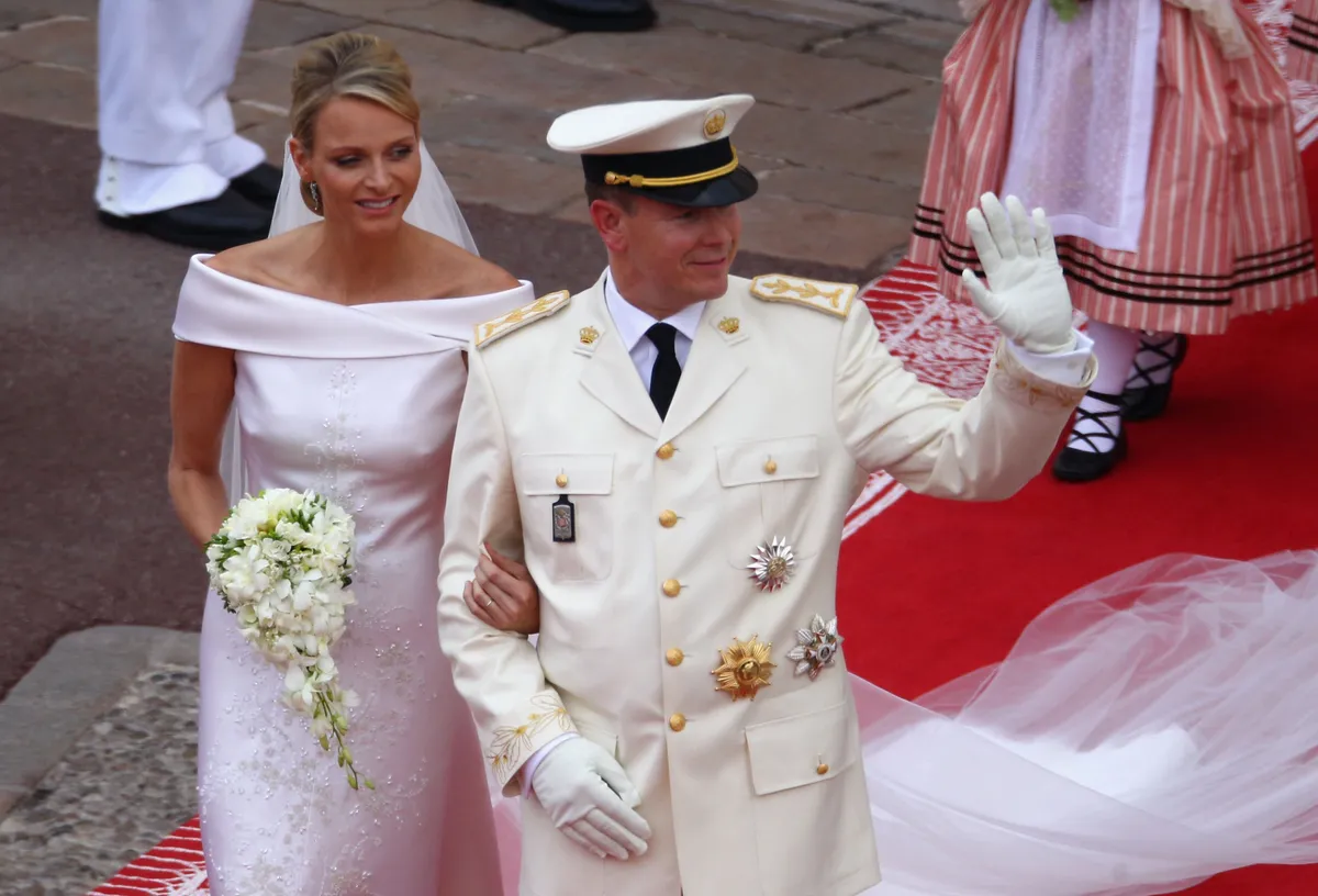 La princesse Charlene et le prince Albert II de Monaco le jour de leur mariage, en juillet 2011. | Photo : Getty Images.