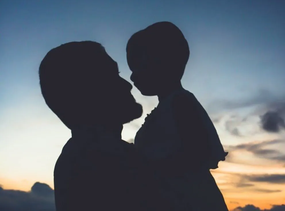 Sam a élevé son fils tout seul | Source : Unsplash