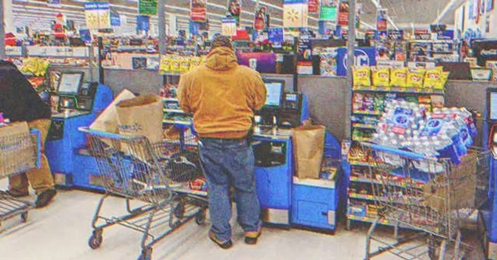 Robert était à l'épicerie quand il a vu un vieux mendiant et a décidé de partager ses provisions avec lui | Source : Shutterstock