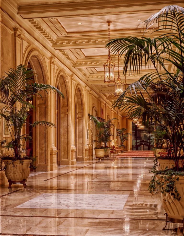 Pasillo de un hotel de lujo. | Foto: Pexels