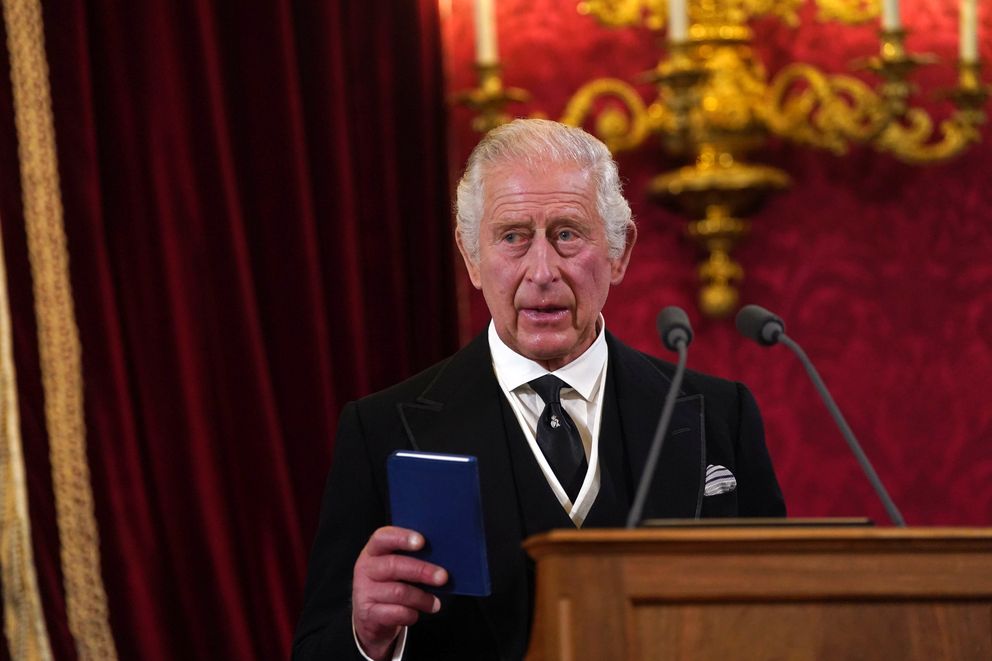 Le roi Charles III prend la parole lors de sa proclamation en tant que roi pendant le Conseil d'accession, le 10 septembre 2022 à Londres, au Royaume-Uni. | Source : Getty Images
