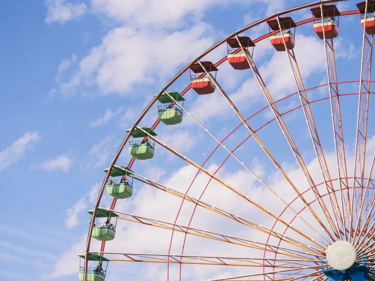 Karl a eu sa chance quand une grande roue s'est effondrée | Source : Unsplash