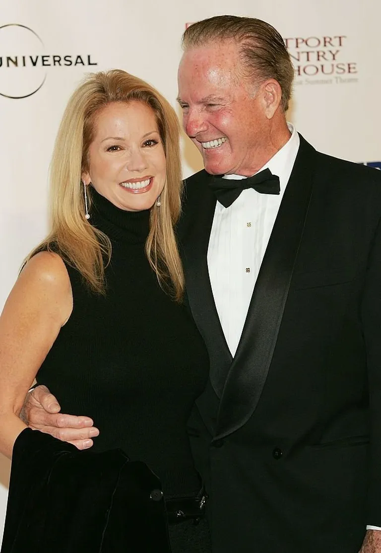 Kathie Lee and Frank Gifford at the Westport Country Playhouse benefit dinner on October 14, 2004 | Photo: Getty Images