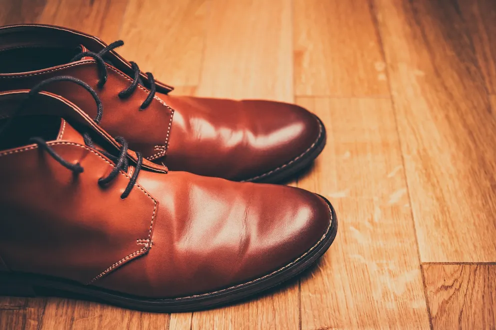 Elle a trouvé les chaussures d'un homme dans sa maison | Source : Unsplash