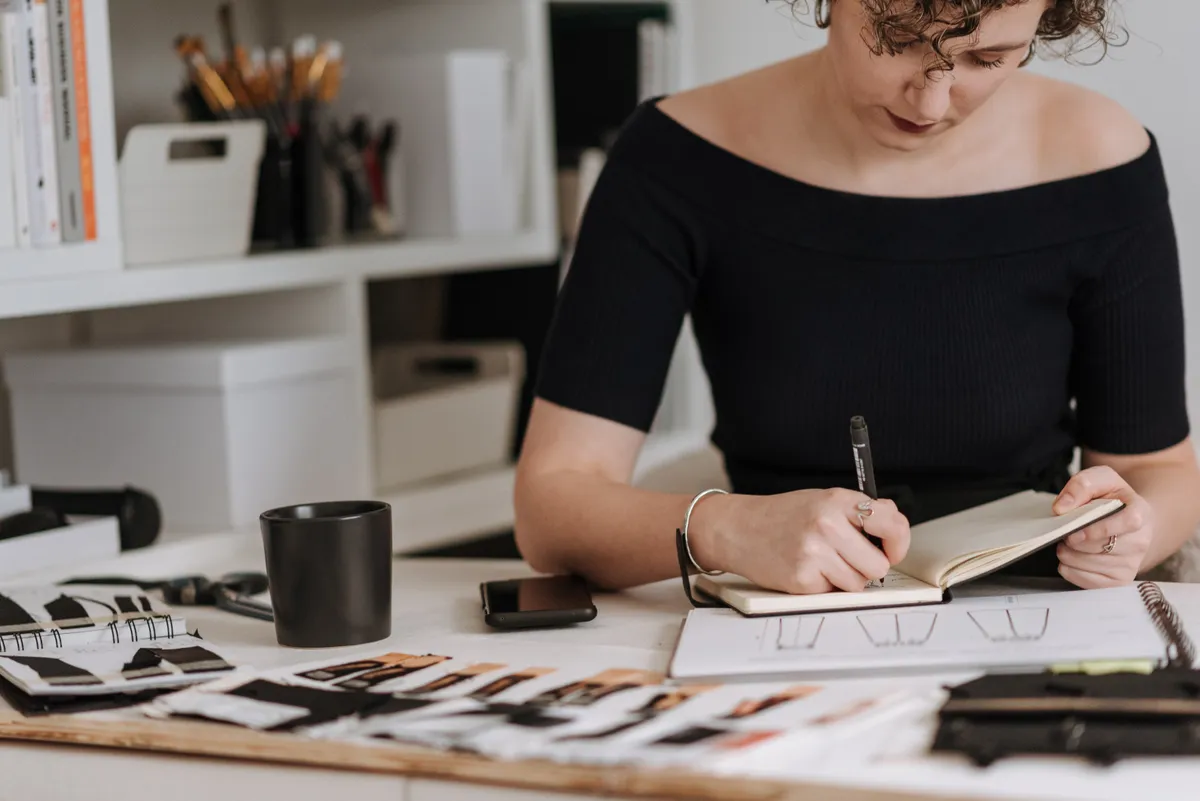 Beth a eu recours à la peinture pour exprimer sa tristesse | Photo : Pexels