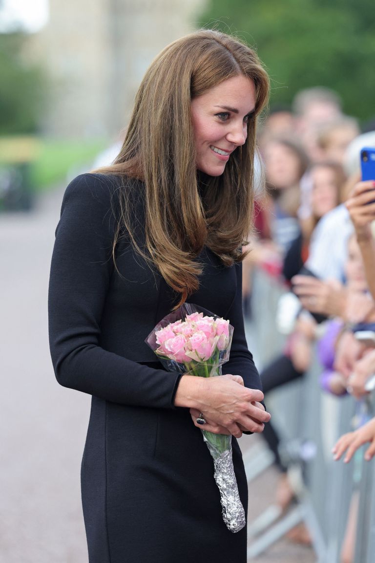 Catherine se reúne con simpatizantes en Long Walk en el castillo de Windsor, el 10 de septiembre de 2022. | Foto: Getty Images