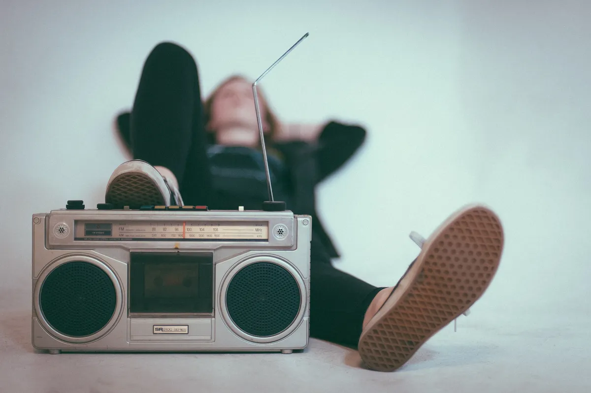Elle mettait de la musique forte pendant que je travaillais | Photo : Unsplash