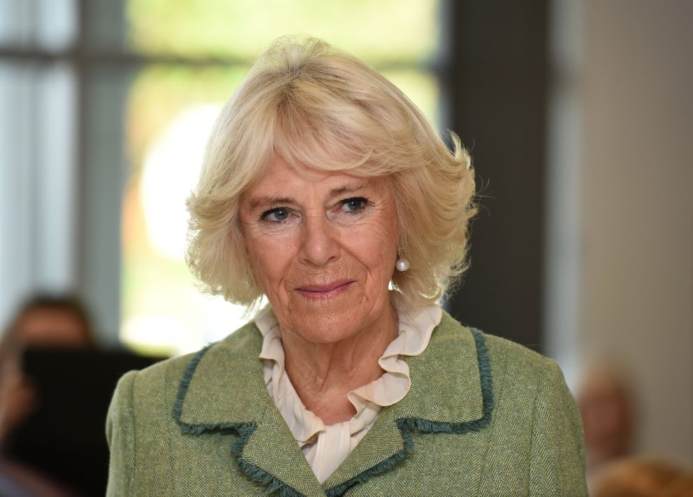 La reine consort Camilla lors de l'inauguration du Royal National Hospital for Rheumatic Diseases (RNHRD) et du Brownsword Therapies Centre le 22 octobre 2019 à Bath, en Angleterre. | Source : Getty Images