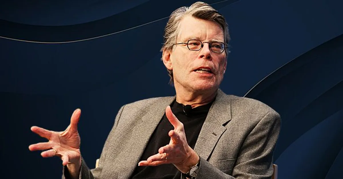 Stephen King lit un extrait de son nouveau roman de fiction "11/22/63 : A Novel" à la John F. Kennedy Presidential Library and Museum le 7 novembre 2011 à Boston, Massachusetts. | Photo : Getty Images