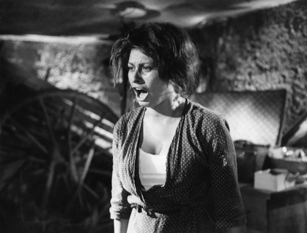Sophia Loren (Sofia Villani Scicolone) hurlant de désespoir dans le film "Deux femmes", 1960. | Photo : Getty Images