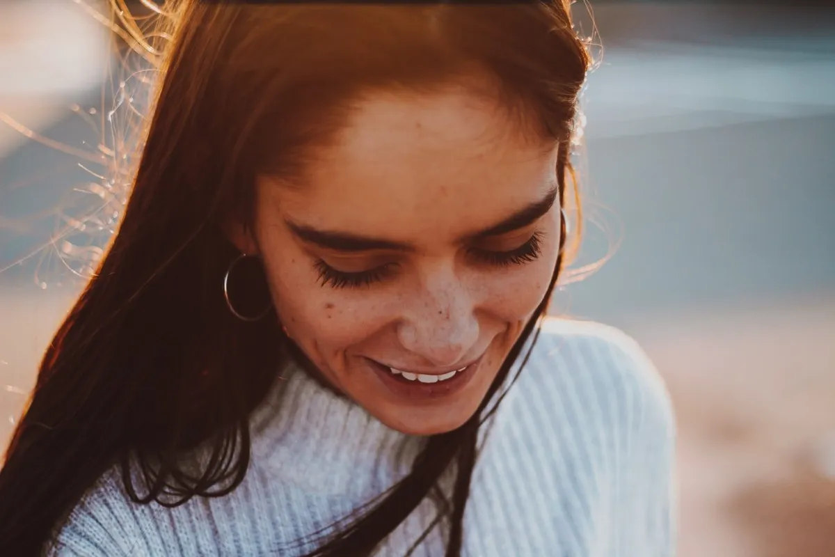 Foto einer lächelnden Frau | Quelle: Unsplash