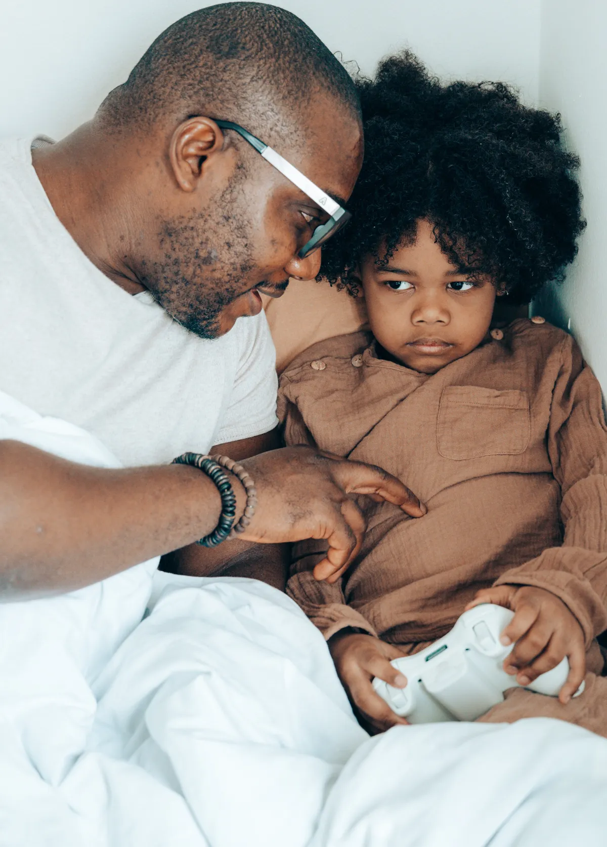 Un père et sa fille. | Photo : Unsplash